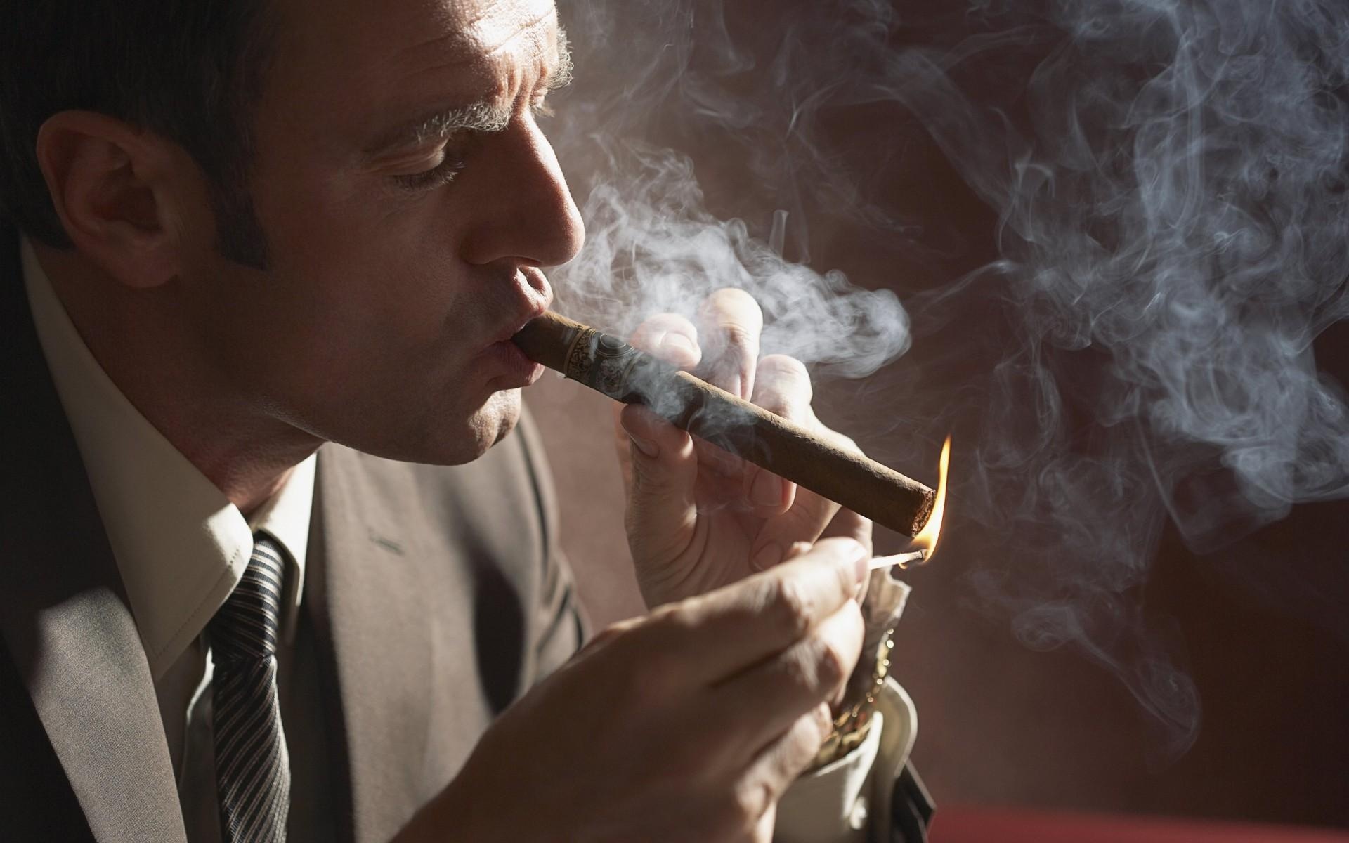 Муж отомстил жене, запрещавшей ему курить сигары Фото: project007.ru