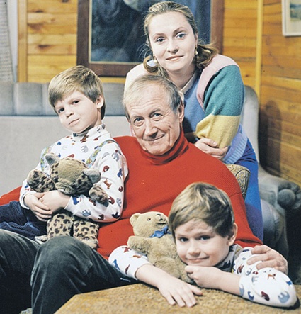 С четвертой женой Марией и сыновьями Евгением и Дмитрием, 90-е. «Я все больше и больше в свою Машу влюбляюсь...»