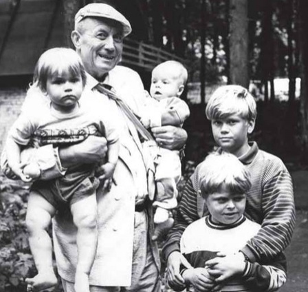 Евгений Александрович с сыновьями Митей и Женей (от четвертого брака с Марией Новиковой), Александром и Антоном (от третьей жены Джан Батлер), конец 80-х
