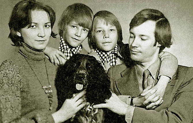 С супругой Аллой и сыновьями, 1979 год