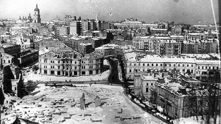 Разрушенное здание городской думы на Думской площади (Майдан Независимости)
