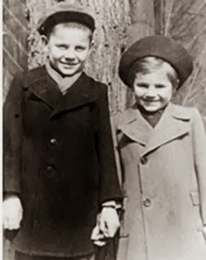 Александр Бурдонский с сестрой Надей, 1949 год
