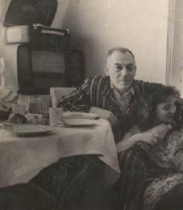Василий Сталин с дочерью Надеждой, 1955 год
