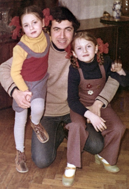 Борис Абрамович с дочками Катей и Лизой, 1978 год