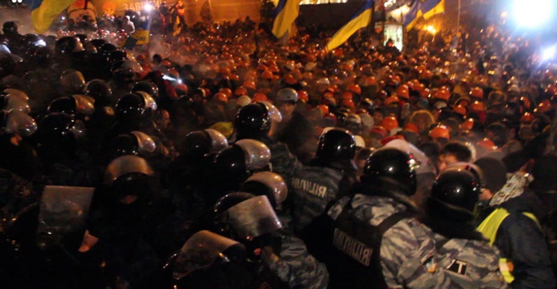 «Беркут» начинает спускаться на Майдан, 18 февраля 2014 года