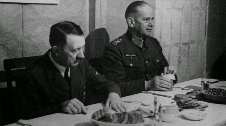 Адольф Гитлер и генерал-фельдмаршал Вальтер фон Рейхенау в Житомире, сентябрь 1941 года