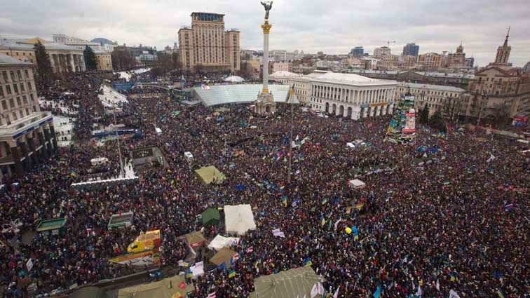 Евромайдан начинался в ноябре 2013-го как мирный гражданский протест в ответ на приостановку украинским правительством подписания соглашения об ассоциации между Украиной и Евросоюзом