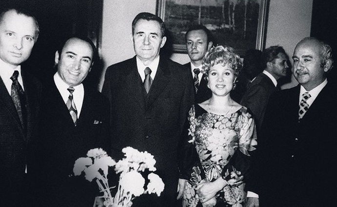 Дипломат Вилли Хштоян, министр иностранных дел СССР Андрей Громыко и Надежда Румянцева на приеме в советском посольстве в Египте, Каир, 1972 год