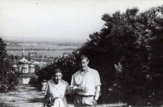 Виктор Платонович с мамой Зинаидой Николаевной, Киев, 1962 год