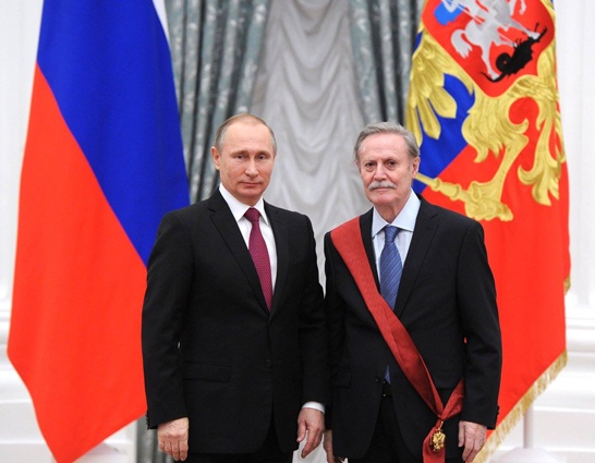 Юрий Соломин является полным кавалером ордена «За заслуги перед Отечеством». С Владимиром Путиным, июнь 2015 года. «Я поддерживаю Путина и, честно говоря, удивляюсь, как он успевает везде летать и когда он спит»