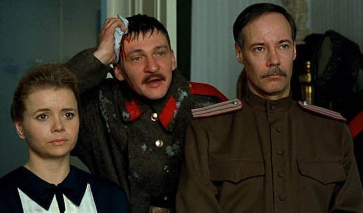 В роли полковника Кобылинского в исторической драме Глеба Панфилова «Романовы. Венценосная семья», 2000 год