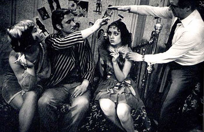 С Верой Ивлевой (Фима Собак), Андреем Мироновым (Остап Бендер) и Еленой Шаниной (Эллочка-людоедка) на съемках «Двенадцати стульев», 1975 год
