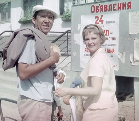 С Юрием Никулиным в культовой картине Леонида Гайдая «Бриллиантовая рука», 1968 год