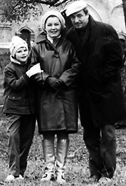 С супругой Ниной и дочерью Сашей, 1970 год