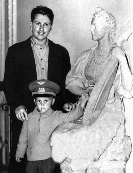Толик с папой, 1961 год, город Ватутино