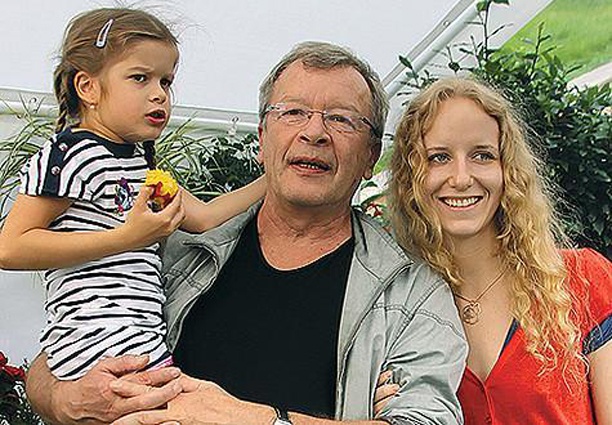 С дочерью Майей от Евгении Прокопюк и женой Катей, 2010 год