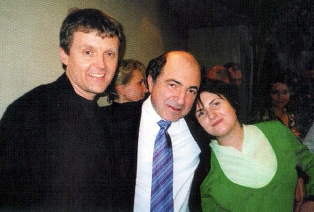 С бывшим подполковником ФСБ Александром Литвиненко, умершим в Лондоне после отравления полонием в 2005 году, и дочерью Елизаветой, 2000-й год