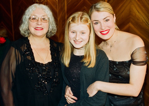 С мамой Лидией Федосеевой-Шукшиной и дочерью Анной