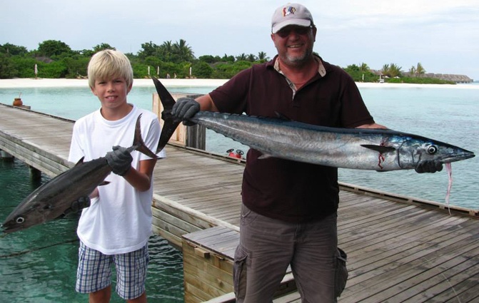 С сыном Робертом после удачной рыбалки