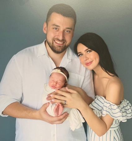 Сын Юрия Витальевича Александр с женой Анастасией и дочерью Сашей, 2018 год