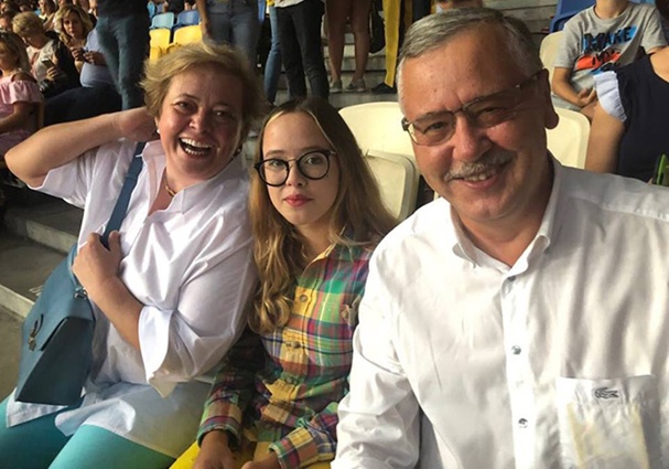 С мужем Анатолием Гриценко и их дочерью Анной на концерте Святослава Вакарчука, 2016 год