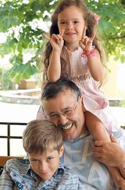 С сыном Глебом и дочерью Аней, 2007 год