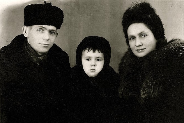 С родителями — Ниной Васильевной и Юрием Александровичем