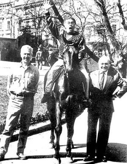 Трое, не считая лошадки... Легенды эпохи Виктор Ильченко, Роман Карцев и Михаил Жванецкий. Одесса, 80-е годы