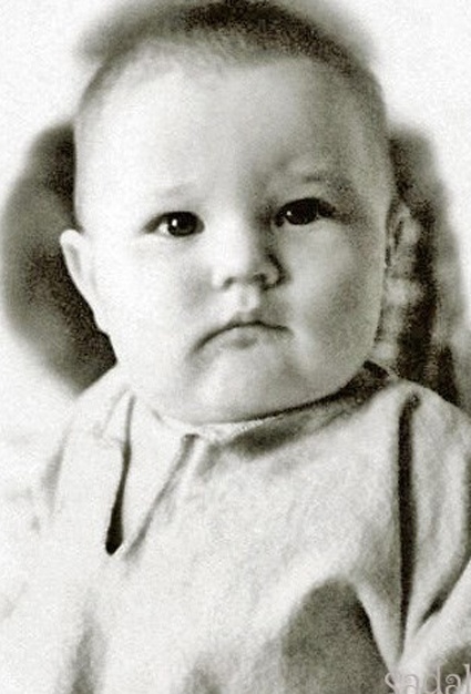 Володя родился в Саратове 19 августа 1951 года