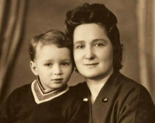 С мамой Эмилией Сергеевной