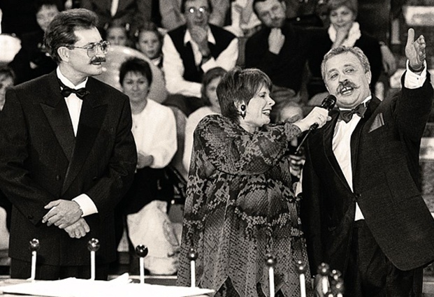Тетя Соня с Владом Листьевым и Леонидом Якубовичем на «Поле чудес», начало 90-х