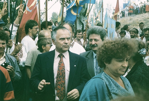 Дмитро Васильович під час святкування 500-річчя запорізького козацтва, 1990 рік