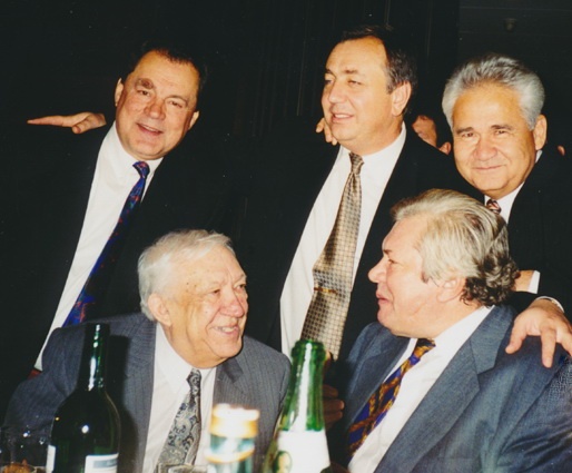 С Юрием Никулиным ибывшими первыми секретарями ЦКЛКСМ Украины Анатолием Корниенко иВалерием Цыбухом, 1996 год