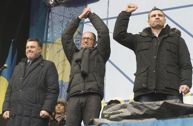 С лидером партии «Свобода» Олегом Тягнибоком и Виталием Кличко на сцене Майдана, 2013 год. «Я думал исключительно о стране...»