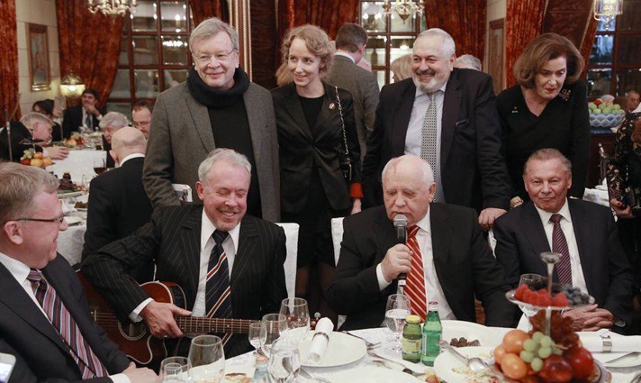 Андрей Макаревич, Михаил Горбачев, Виктор Ерофеев с супругой Екатериной и другие. «Россия — такая страна хитрая, что ничего исключать нельзя, тут все возможно»