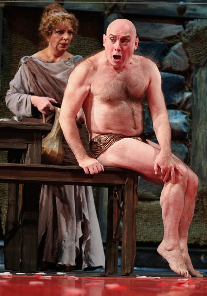 В роли императора Домициана с Ольгой Остроумовой в спектакле Театра Моссовета «Римская комедия», 2014 год