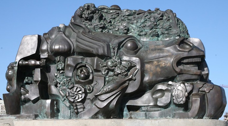 Монумент «Исход и возвращение», посвященный жертвам депортации калмыков, Элиста, 1996 год