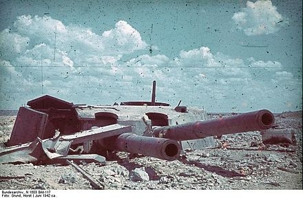 Разрушенная гитлеровцами вторая башня батареи в 1942 году. Фото: Wikipedia