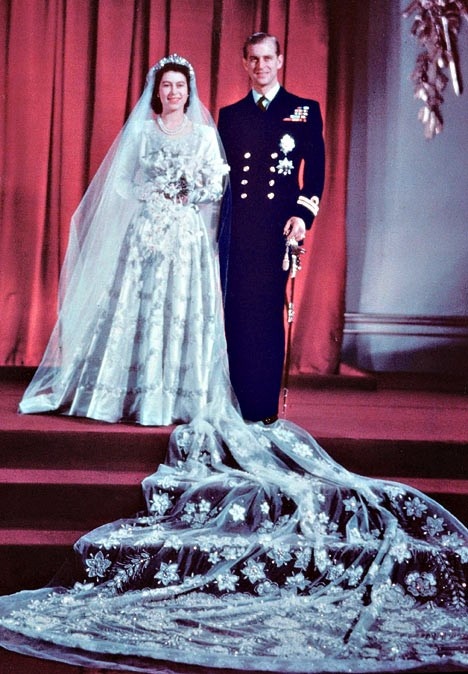 Прекрасные молодожены Елизавета II и герцог Элинбургский в день свадьбы 20 ноября 1947 года. Фото: looksima.ru