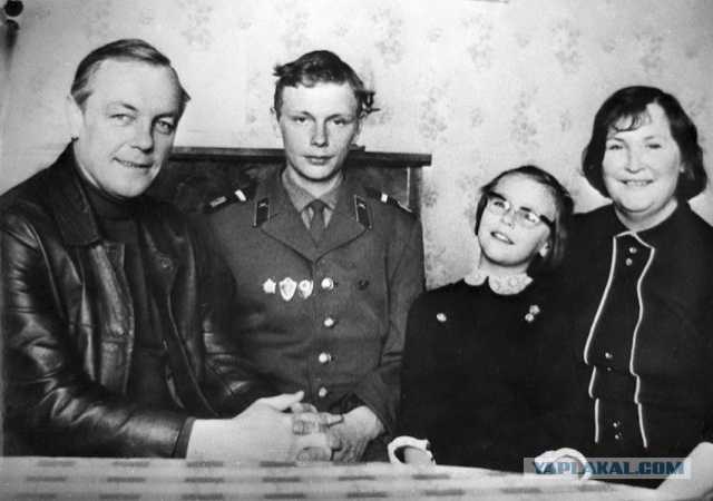 Кирилл Лавров с женой Валентиной, сыном Сергеем и дочкой Машей. Фото: yaplakal.com