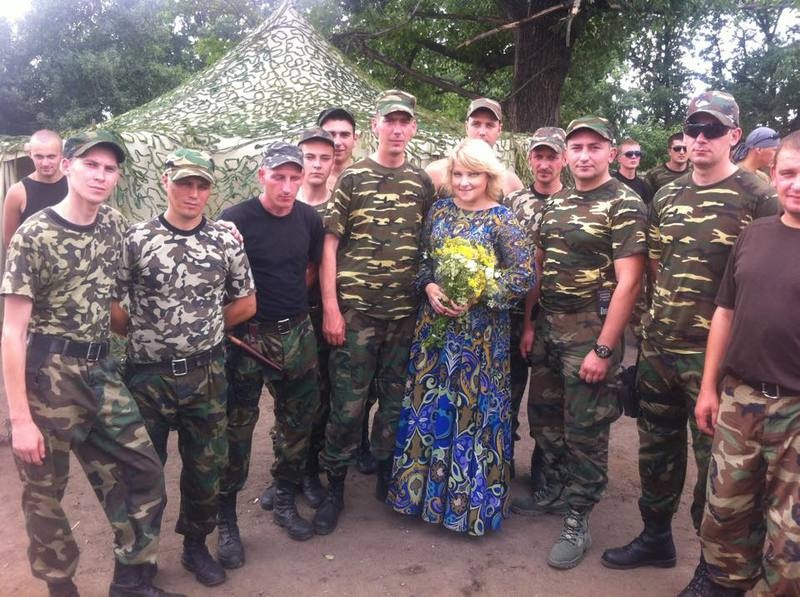 Мария Бурмака среди украинских солдат в зоне АТО 