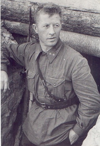 Полковник Александр Родимцев командовал 5-й бригадой 3-го воздушно-десантного корпуса, которая в начале Великой Отечественной участвовала в боях за Киев