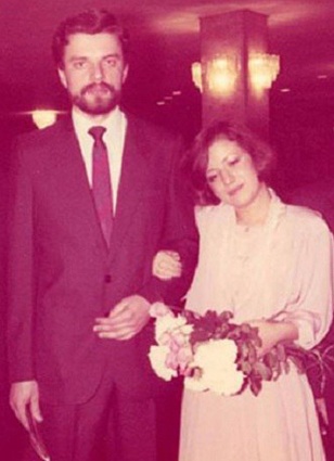 Леонид Парфенов и Елена Чекалова поженились в 1987 году. У них двое детей — Иван (окончил Миланский экономический университет) и Мария (окончила Университет ресторанно-гостиничного бизнеса)