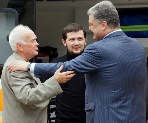 Юрий Солошенко и Геннадий Афанасьев после своего освобождения общаются с Петром Порошенко. «Представляю, чего стоило Порошенко говорить, скажем, обо мне с Путиным»