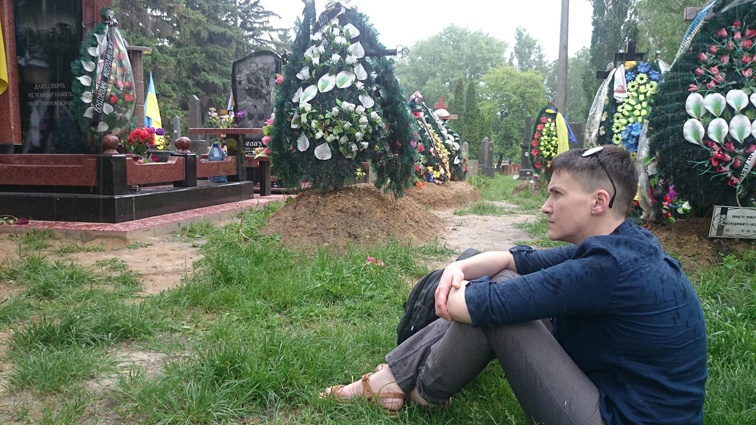 На Лукьяновском военном кладбище в Киеве, лето 2016 года. «Жизнь так закалила, что плакать я разучилась, уже не умею»