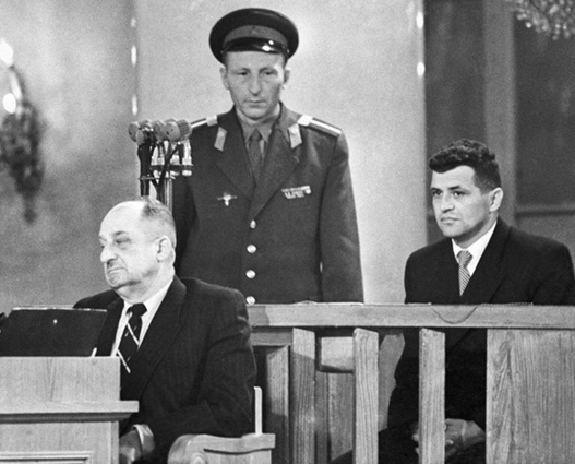 Фрэнсис Гэри Пауэрс на суде, август 1960 года. Американец получил 10 лет за шпионаж, но через два года его обменяли на пойманного в США советского шпиона Рудольфа Абеля