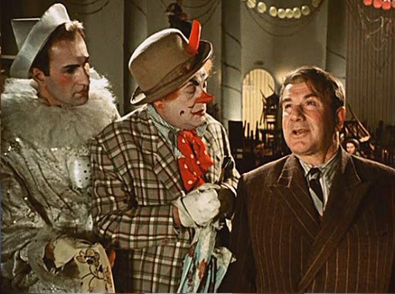 С Борисом Петкером и Игорем Ильинским в комедии Эльдара Рязанова «Карнавальная ночь», 1956 год