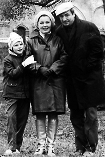 С супругой Ниной и дочерью Сашей, 1970 год