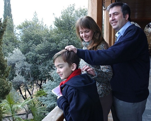 С женой Сандрой и старшим сыном Эдуардом, 2004 год