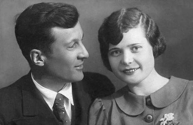 Родители — Валерьян Андреевич и Клавдия Петровна